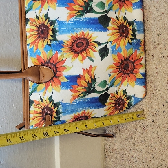 Sunflower Travel Set - Picture 12 of 12